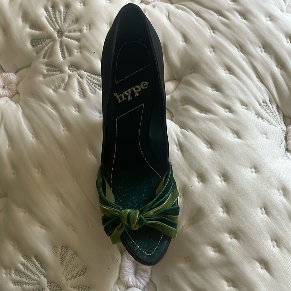 Hype heels , never worn . Retails at 95$ . Bought for 50$